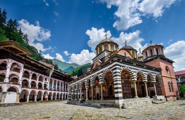 Rila manastırı, Bulgaristan 'da ünlü bir manastır..