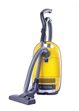 Sarı elektrikli süpürge beyaz arkaplanda izole edildi.