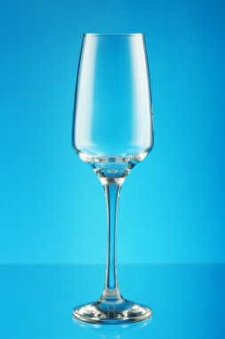 boş bir bardak şarap