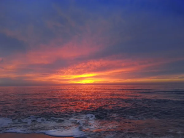 Scenic view of beautiful sunrise above the sea. — Stock Photo, Image