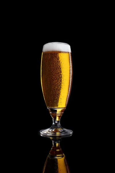 Glass of light beer isolated on a black background. — Stock Photo, Image