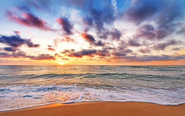 Napkelte a tengerben. — Stock Fotó