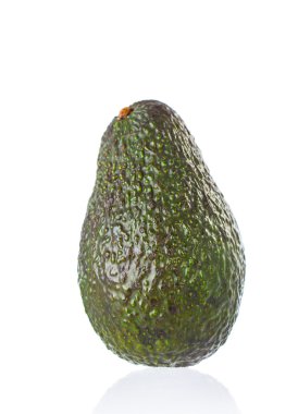 taze avokado. Beyaz arka plan üzerinde izole.