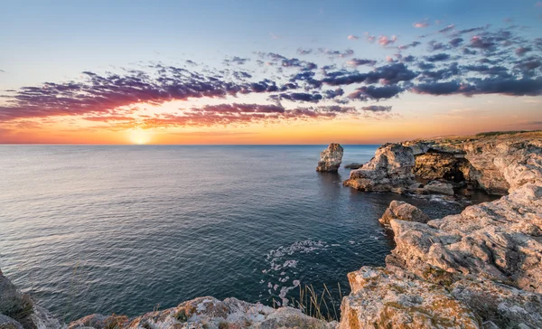 Beautiful seascape. Sea and rock at the sunrise. Nature composit — Stock Photo, Image