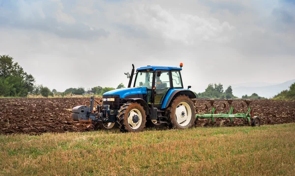 Kazanlık, Bulgaristan - Ağustos 20: 8160 New Holland traktör ekranda