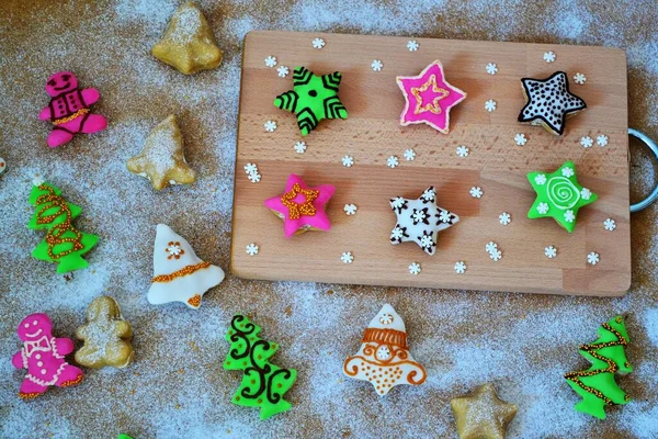 Composición Navideña Galletas Forma Árbol Navidad Hombre Jengibre Campanas Estrellas — Foto de Stock