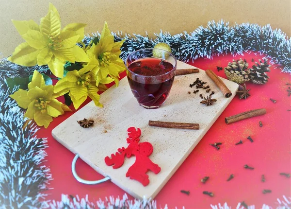 Vino Caliente Con Especias Rodeado Palitos Canela Clavo Olor Anís — Foto de Stock