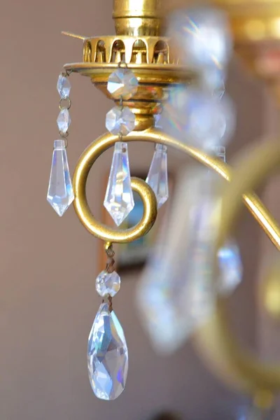 Detalle Candelabro Dorado Con Lágrimas Cristal — Foto de Stock