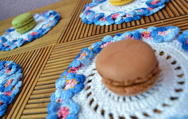 Several Macarons White Crochet Doily Blue Pink Flower Trim Wooden — Stock Photo, Image