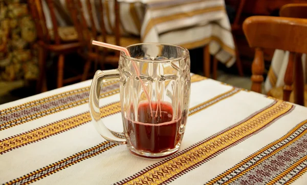 Meyve içecek bir fincan