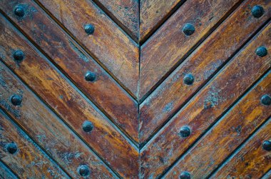 Şehir merkezinde eski kapı