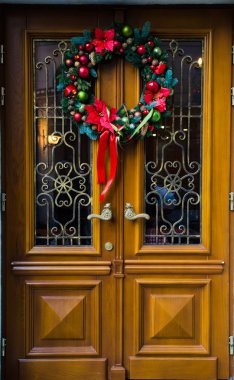 Şehir merkezinde eski kapı