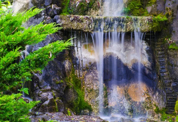 Waterfallin přírody — Stock fotografie