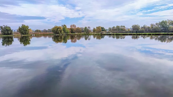 Sunny Day Perfect Lake Autumn Lake Reflection Water Cloudy Sky — Stock Photo, Image