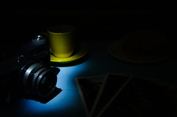 Natura Morta Con Tazza Caffè Cialde Sullo Sfondo Legno Foto — Foto Stock