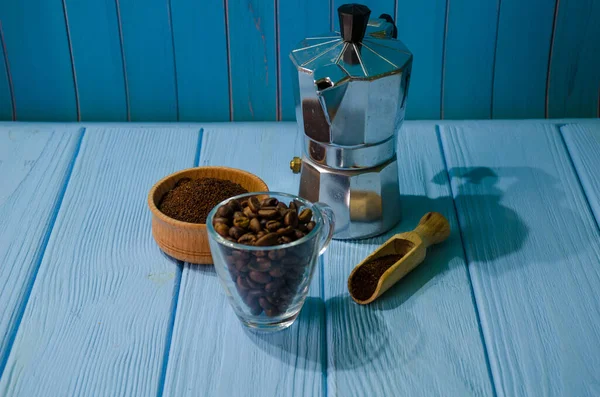 Naturaleza Muerta Con Granos Café Fondo Madera — Foto de Stock