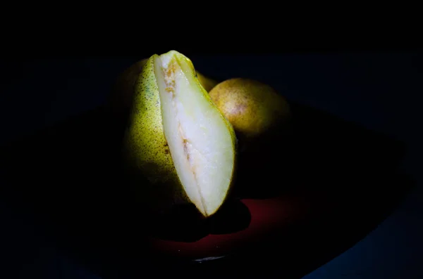 Ainda Vida Com Pêra Outono Chave Baixa Silhueta Perfeita Pêra — Fotografia de Stock