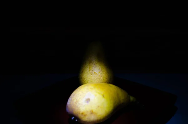 Bodegón Con Pera Otoño Tono Bajo Silueta Perfecta Pera Con — Foto de Stock