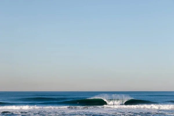 Big Waves Breaks no norte da Califórnia perto de São Francisco — Fotografia de Stock