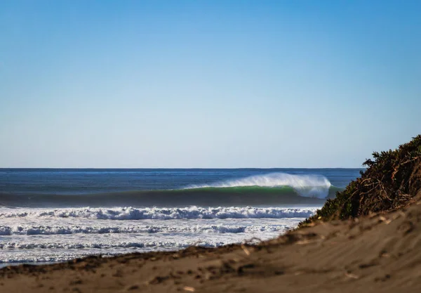 Big Waves przerwy w północnej Kalifornii w pobliżu San Francisco — Zdjęcie stockowe