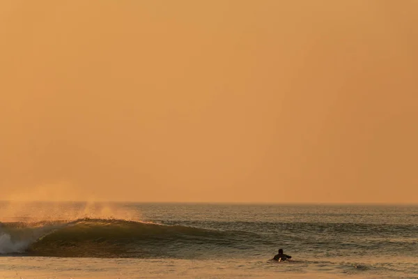 Big Waves Breaks no norte da Califórnia perto de São Francisco — Fotografia de Stock