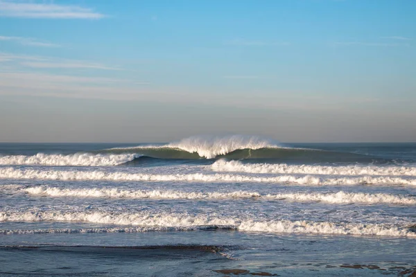 Big Waves Breaks en Californie du Nord près de San Francisco — Photo