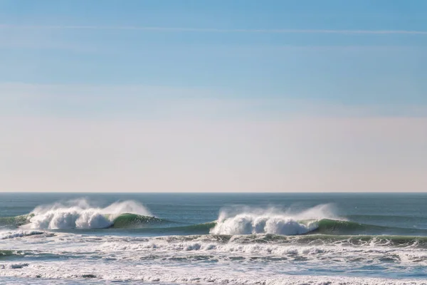 Big Waves Breaks en Californie du Nord près de San Francisco — Photo