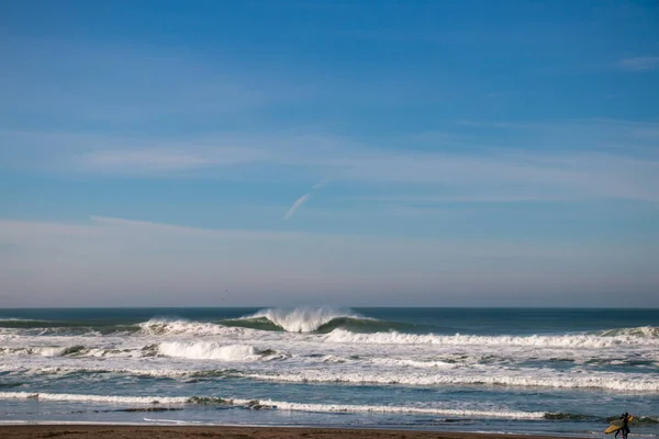 Big Waves Breaks in Northern California near San Francisco — Stock Photo, Image