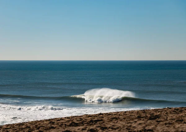 Big Waves Breaks en Californie du Nord près de San Francisco — Photo