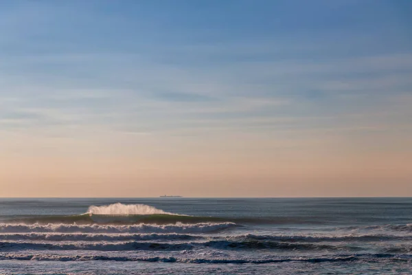 Big Waves Breaks no norte da Califórnia perto de São Francisco — Fotografia de Stock