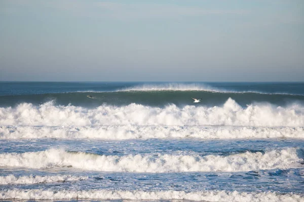Grote golven breekt in Noord-Californië in de buurt van San Francisco — Stockfoto
