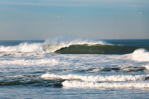 Big Waves przerwy w północnej Kalifornii w pobliżu San Francisco — Zdjęcie stockowe