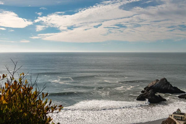 Big Waves Breaks у Північній Каліфорнії поблизу Сан-Франциско — стокове фото