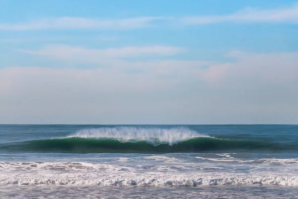 Big Waves Breaks en Californie du Nord près de San Francisco — Photo