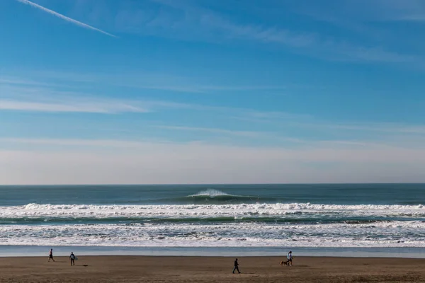 Big Waves Breaks en Californie du Nord près de San Francisco — Photo