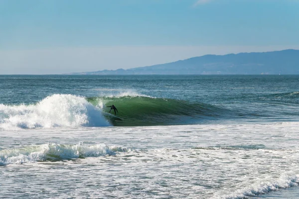 Grandes olas estalla en el norte de California cerca de San Francisco — Foto de Stock
