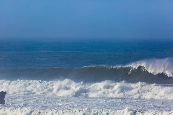 Big Waves Breaks a Mavericks surf spot — Foto Stock