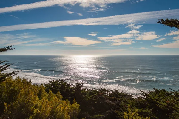 Big Waves Breaks у Північній Каліфорнії поблизу Сан-Франциско — стокове фото