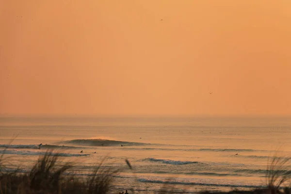 Sunset waves break in the Pacific Ocean on a California beach — Stock Photo, Image