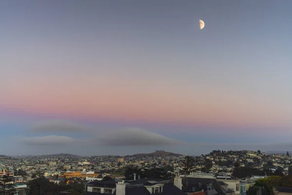 Måneoppgang over San Francisco – stockfoto