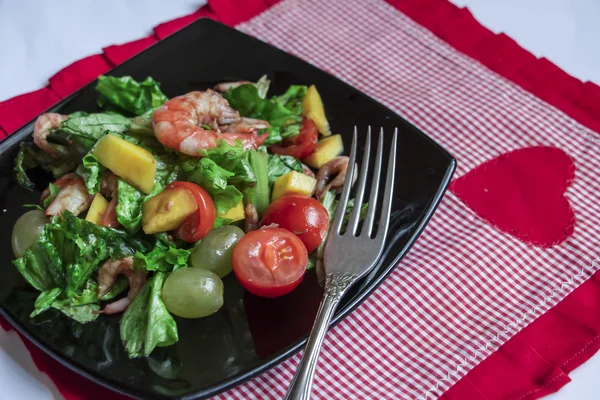 Karides ve mango salatası