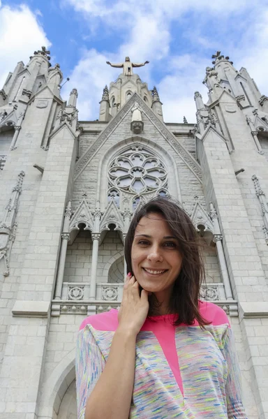 Girl on the background of statue of Christ. Tibidabo, Barcelona — Stock Photo, Image