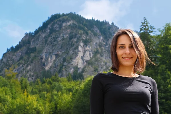 Bir dağ backgroung kız