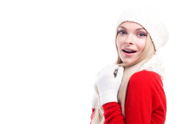 Natal, Natal, férias de inverno, pessoas, conceito de felicidade - imagem brilhante de sorrir mulher bonita feliz em chapéu, silencioso e luvas branco isolado fundo — Fotografia de Stock