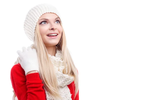 Natal, Natal, férias de inverno, pessoas, conceito de felicidade - imagem brilhante de sorrir mulher bonita feliz em chapéu, silencioso e luvas branco isolado fundo — Fotografia de Stock