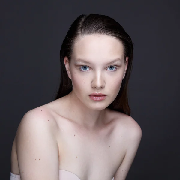 Doğal makyaj modeliyle Güzellik Portresi — Stok fotoğraf