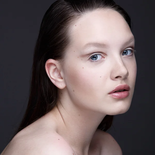Beauty porträtt av modell med naturlig make-up Stockbild