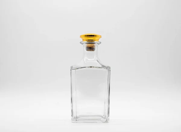 Κενό Γυάλινο Μπουκάλι Κλειστό Μεγάλο Χρυσό Στρογγυλό Φελλό Απομονωμένο Λευκό — Φωτογραφία Αρχείου