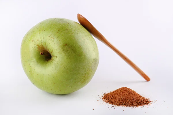 Yeşil elma ve toz tarçın