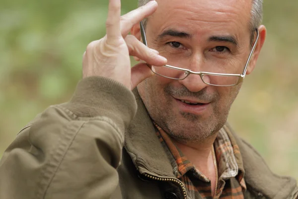 Hombre maduro con gafas Fotos de stock libres de derechos